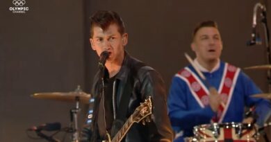 Arctic Monkeys na Olimpiada de 2021 Londres Vision Art NEWS