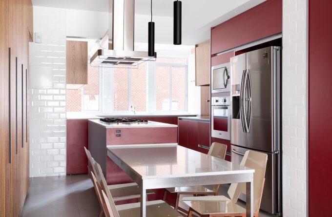 Ape de 150 m2 possui cozinha vermelha e adega embutida 01 Vision Art NEWS