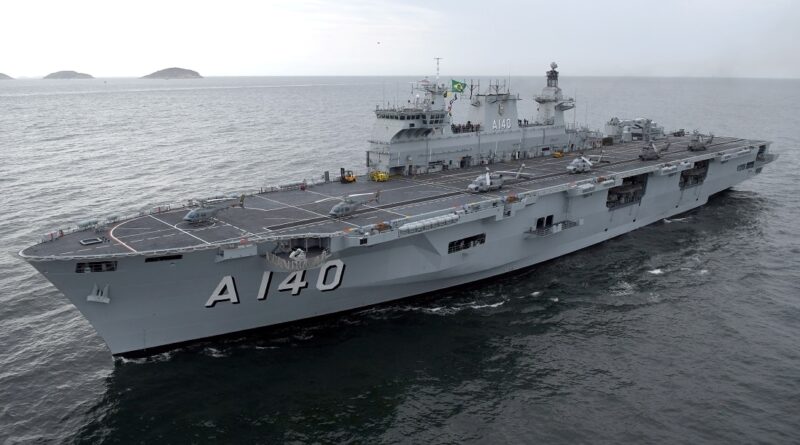 Maior navio da Marinha vai auxiliar nos resgates no litoral de SP; conheça o ‘Atlântico’ 