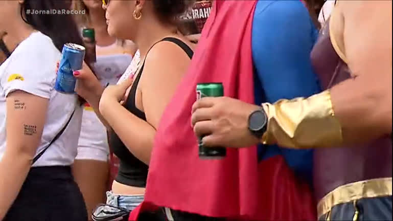 Especialistas alertam para o consumo excessivo de álcool em blocos de Carnaval – Notícias