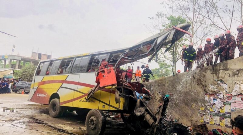Acidente com ônibus deixa mortos e feridos em Bangladesh