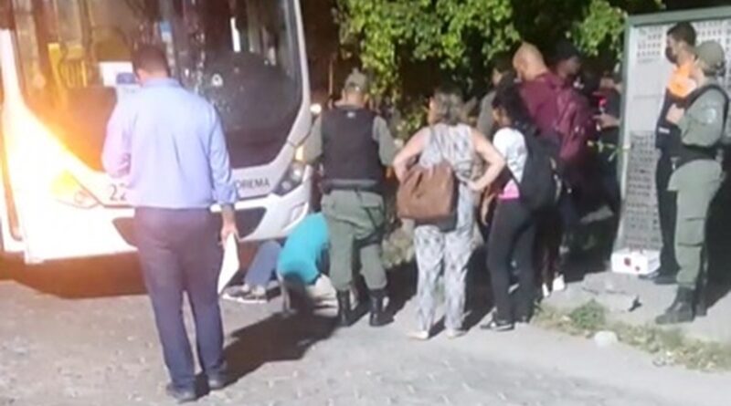 Mulher é atropelada por ônibus dentro do terminal da PE-15, em Olinda | Pernambuco