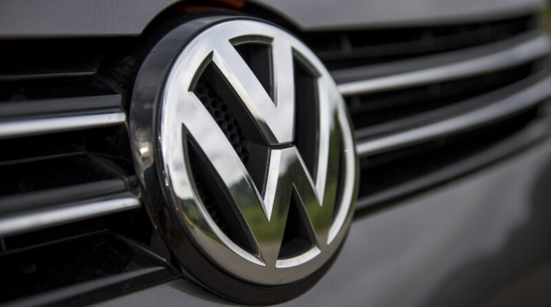 Volkswagen pode se tornar fornecedora global de baterias com novo investimento