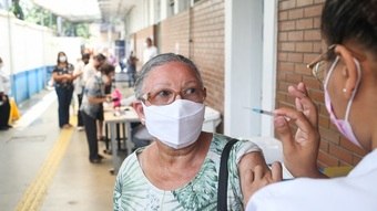 Covid: apenas um em cada quatro idosos aptos com mais de 70 anos tomou reforço com vacina bivalente – Notícias