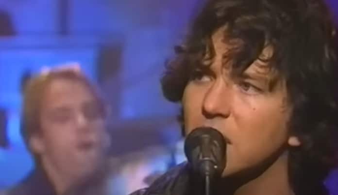 em 1998, Pearl Jam fazia performance incrível na TV dos EUA