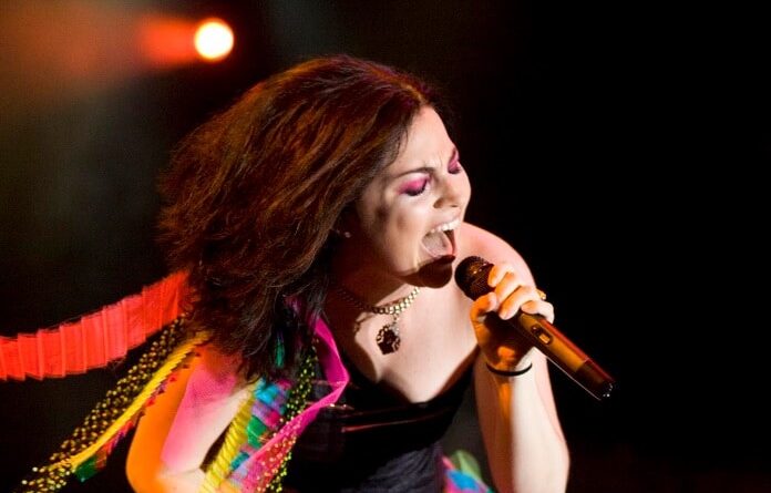 Amy Lee (Evanescence) pede sugestões de bandas brasileiras aos fãs