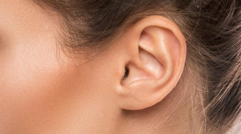 Implante melhora audição e articulação da linguagem, diz estudo