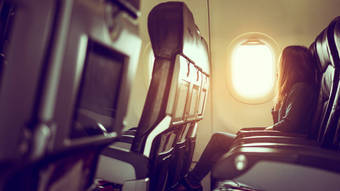 Viajar na janela do avião pode acelerar o envelhecimento da pele? – Notícias